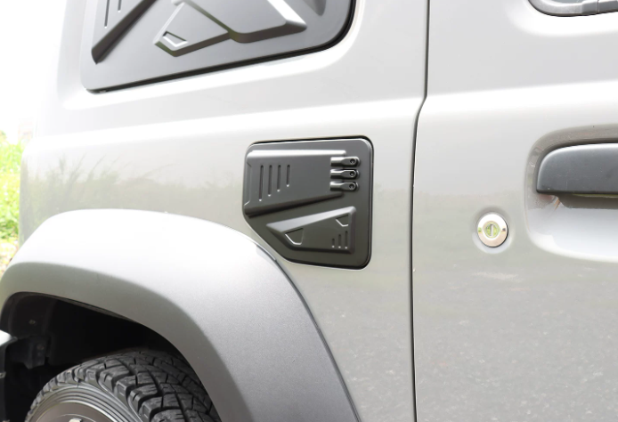Ốp nắp bình xăng Suzuki Jimny JB74