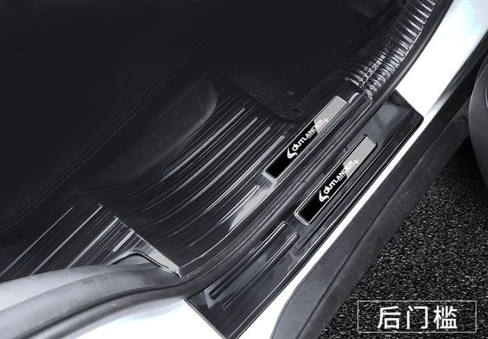 Ốp chống trầy full cửa  đen xước Mitsubishi Outlander