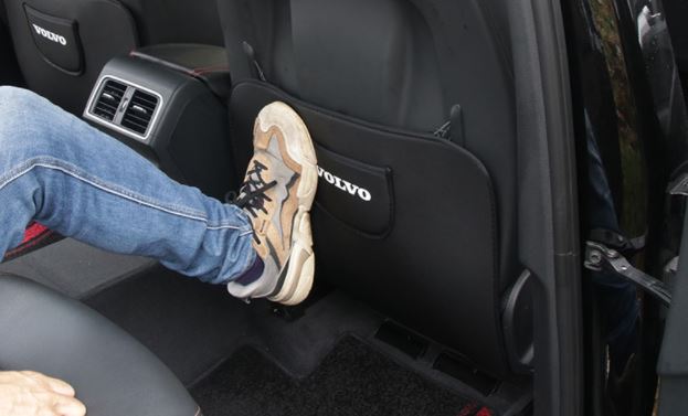 Thảm chống đá chân sau ghế volvo